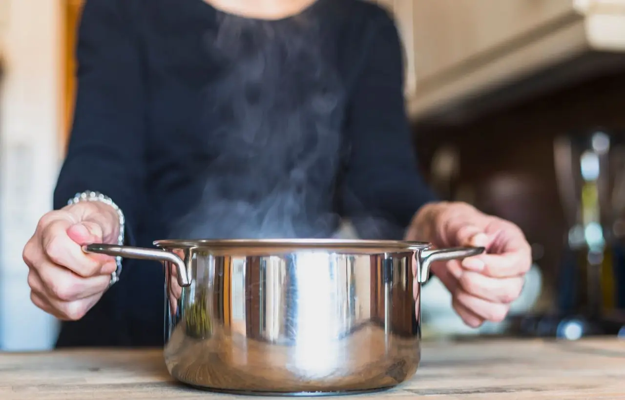 Ecco cosa far bollire per profumare la casa in modo naturale e veloce