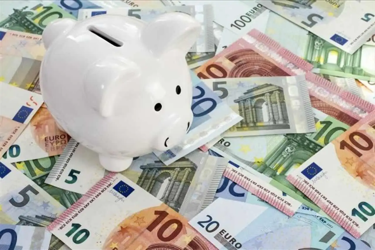 Strategie pratiche per risparmiare soldi senza rinunce quotidiane