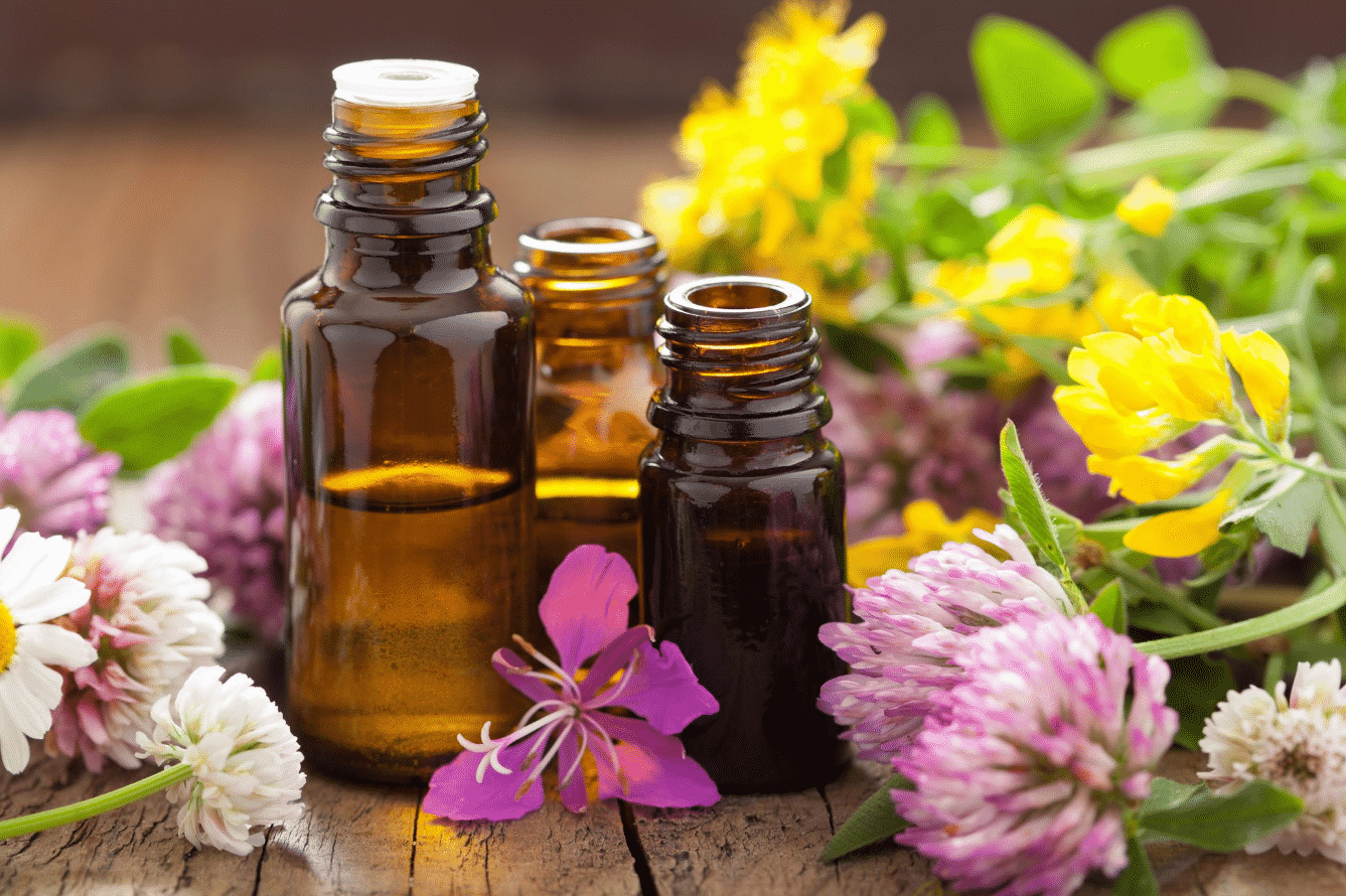Il mix naturale di oli essenziali che tiene lontane le zanzare meglio dei repellenti chimici