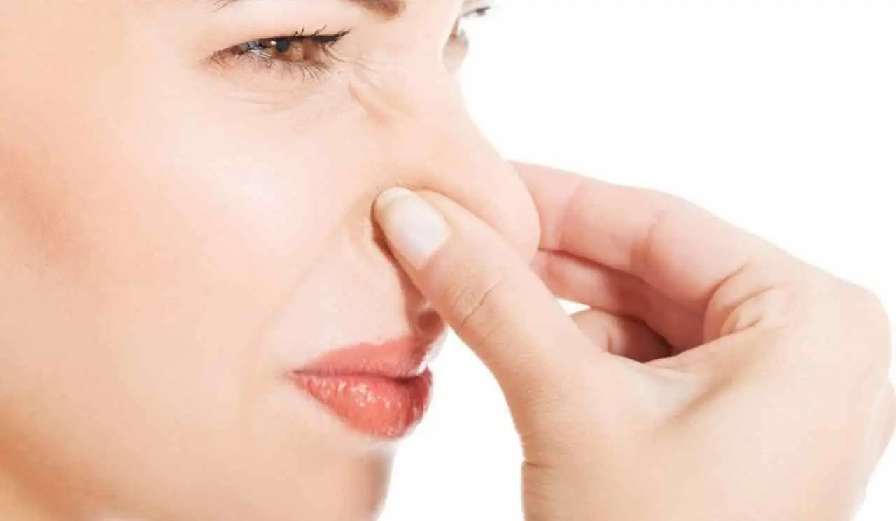 Attenzione a questo odore strano e persistente: potrebbe essere un segnale precoce di tumore