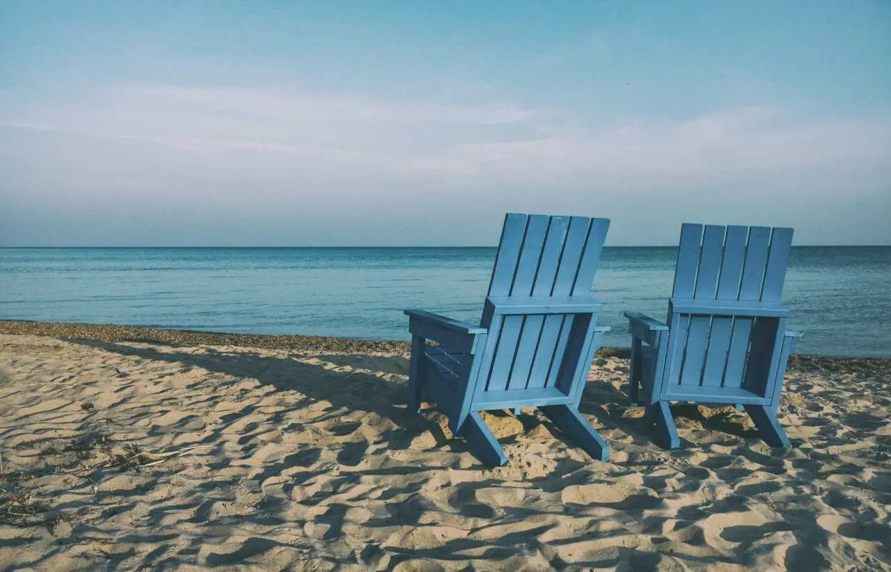 Hai trovato del legno in spiaggia? Ecco il metodo naturale per pulirlo e renderlo sicuro