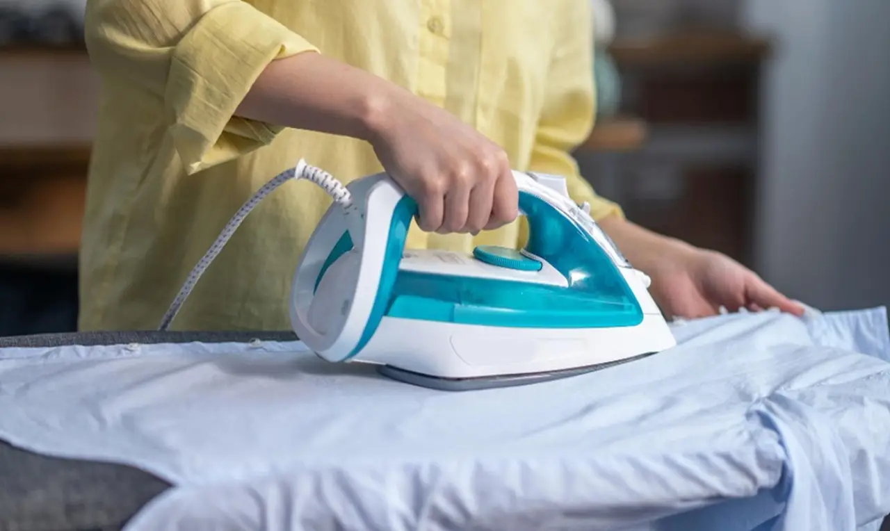 Fai la stiratrice? Ecco la tariffa oraria onesta che dovresti chiedere