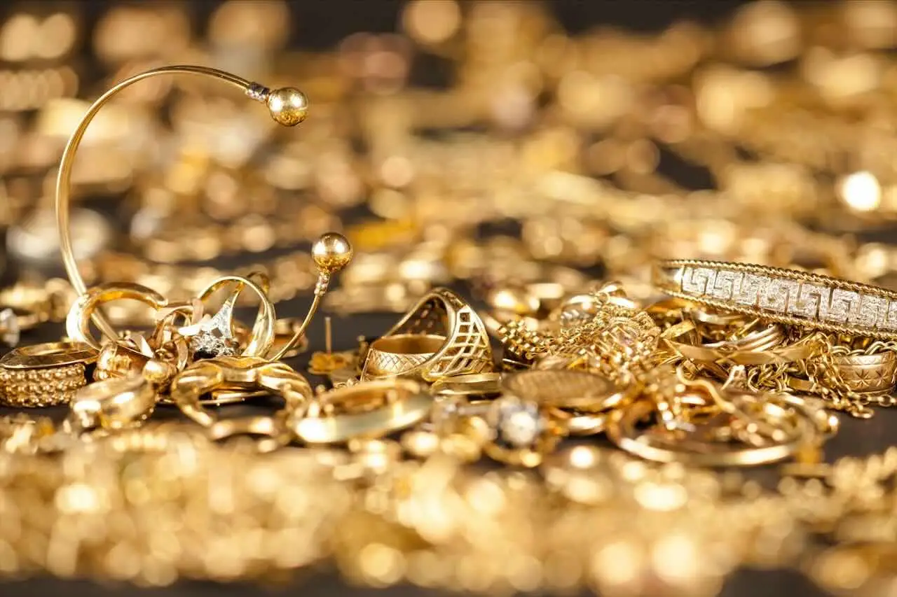Il business dell’oro usato: ecco quanto guadagna davvero chi ti compra i gioielli