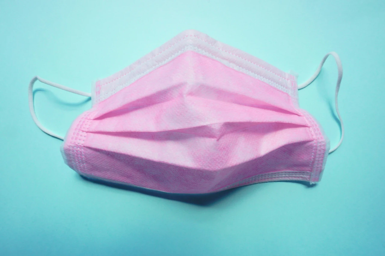 Cerchi di lavare le mascherine protettive? Ecco perché è pericoloso e non funziona