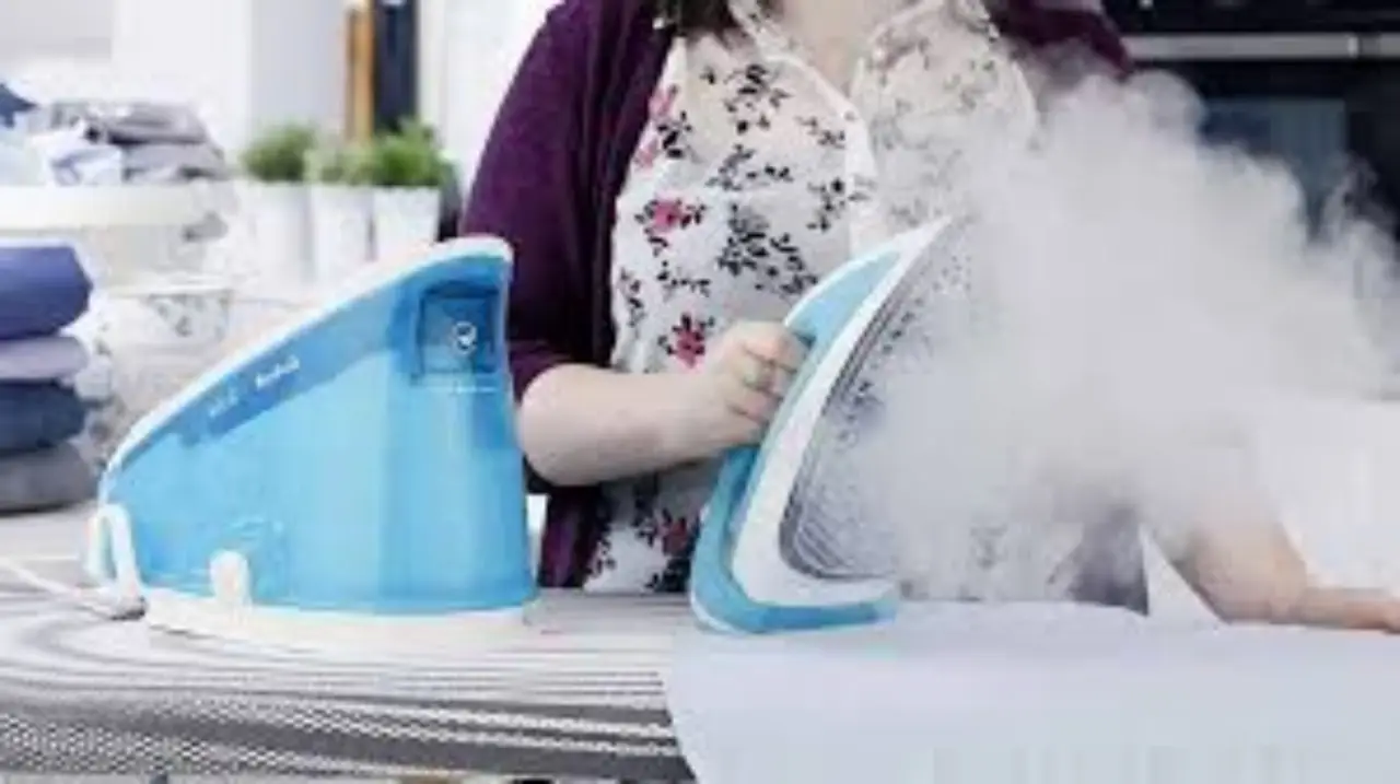 L’errore che fanno tutti quando usano il vapore per stirare: ecco quando usarlo davvero